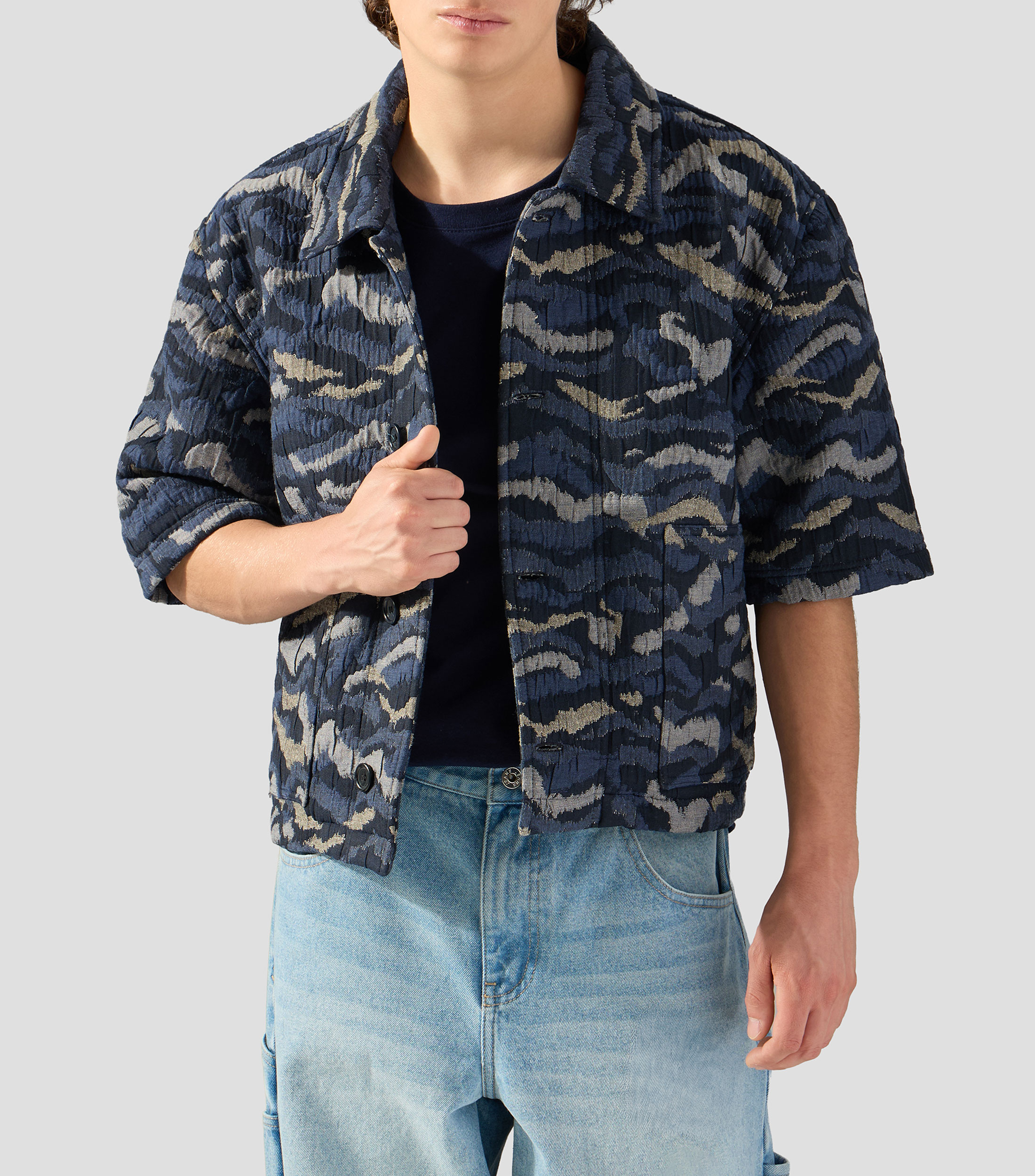 Camisa estampada con manga corta en jacquard Hombre